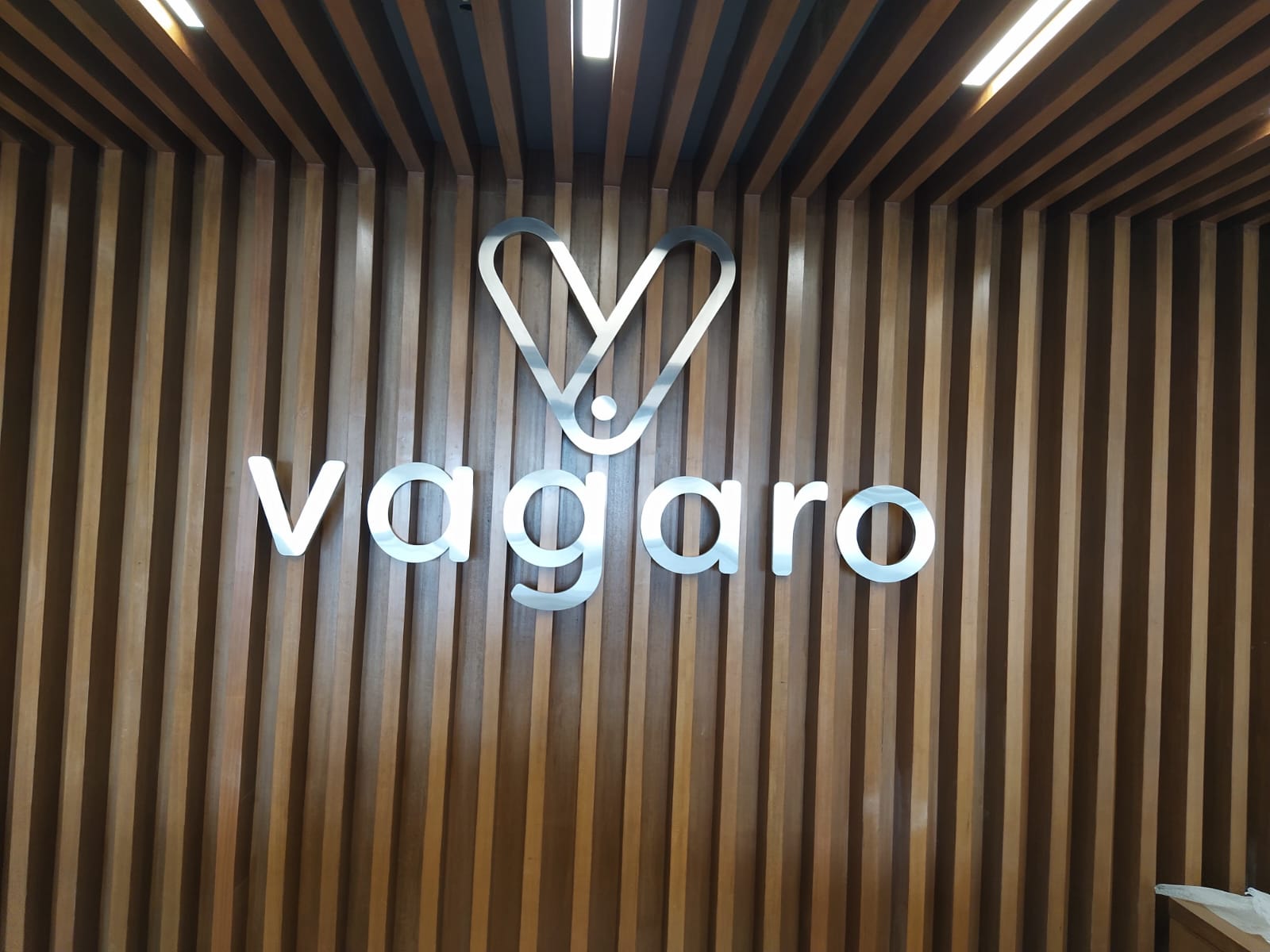 Corporate workspace — ceiling and partition installation